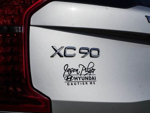 Used 2018 Volvo XC90 T5 Momentum w/ Convenience Package FWD image 8