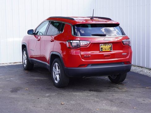 Used 2024 Jeep Compass Latitude image 4