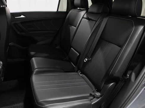 Certified 2024 Volkswagen Tiguan SE R-Line image 18