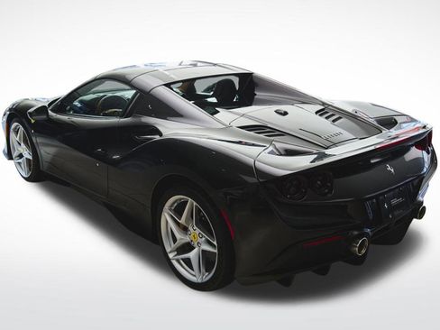 Used 2022 Ferrari F8 Tributo image 10
