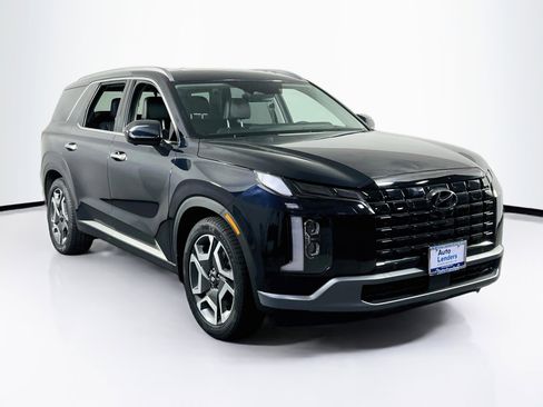 Used 2023 Hyundai Palisade Limited w/ Winter Package image 3