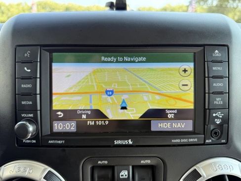 Used 2017 Jeep Wrangler Unlimited Rubicon w/ Connectivity Group image 28