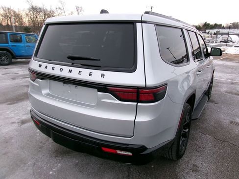 Certified 2024 Jeep Wagoneer Series II image 3