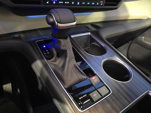 Used 2024 Toyota Sienna Platinum image 36