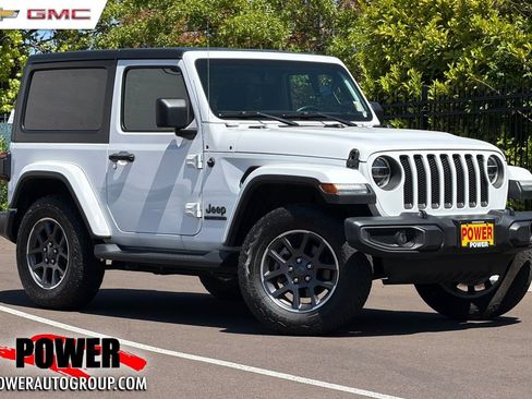 Used 2016 Jeep Wrangler Unlimited Sahara w/ Connectivity Group AWD/4WD image 1