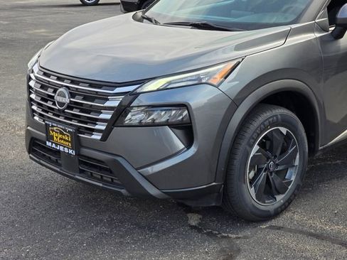 Used 2024 Nissan Rogue SV image 15