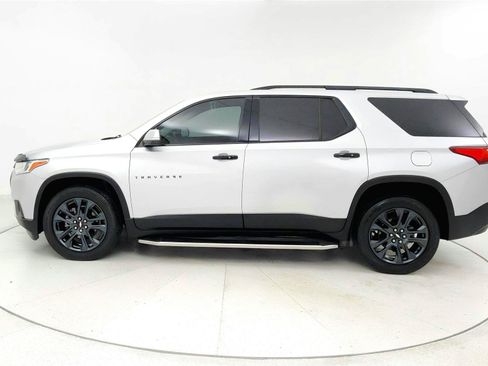Used 2021 Chevrolet Traverse RS FWD image 2