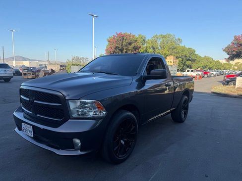 Used 2017 RAM 1500 Express RWD image 1