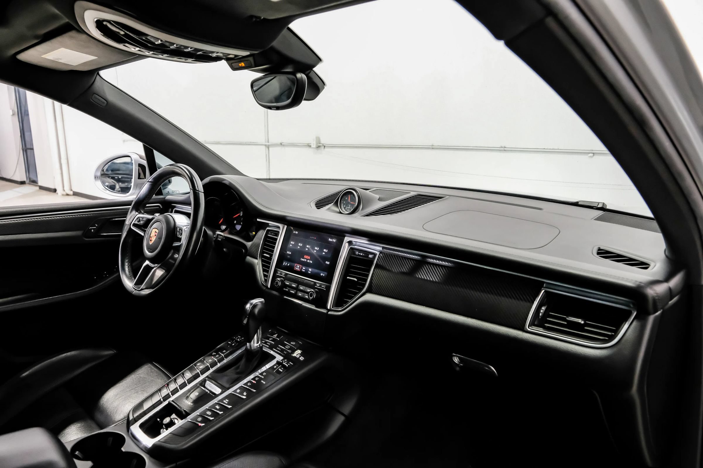 Used 2018 Porsche Macan GTS w/ Premium Package Plus AWD/4WD image 17