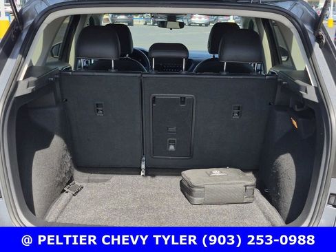 Used 2023 Volkswagen Taos SE w/ Black Wheel Package image 8