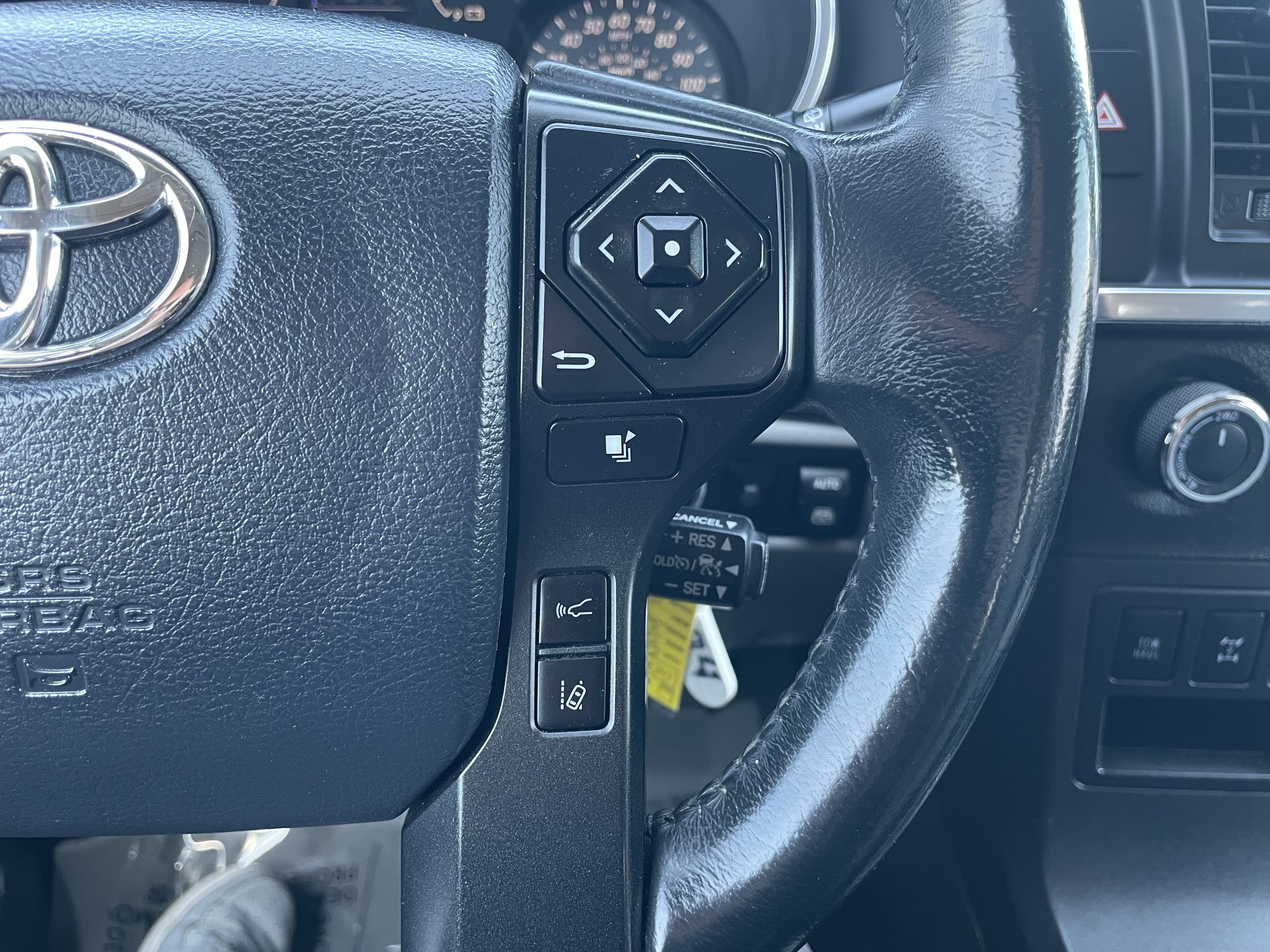 Used 2019 Toyota Sequoia SR5 AWD/4WD image 30