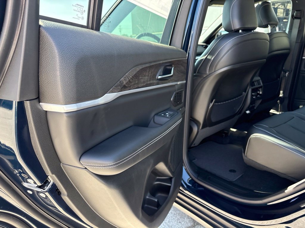New 2027 Jeep Grand Cherokee Limited AWD/4WD image 16