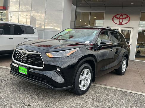 Used 2023 Toyota Highlander LE image 7