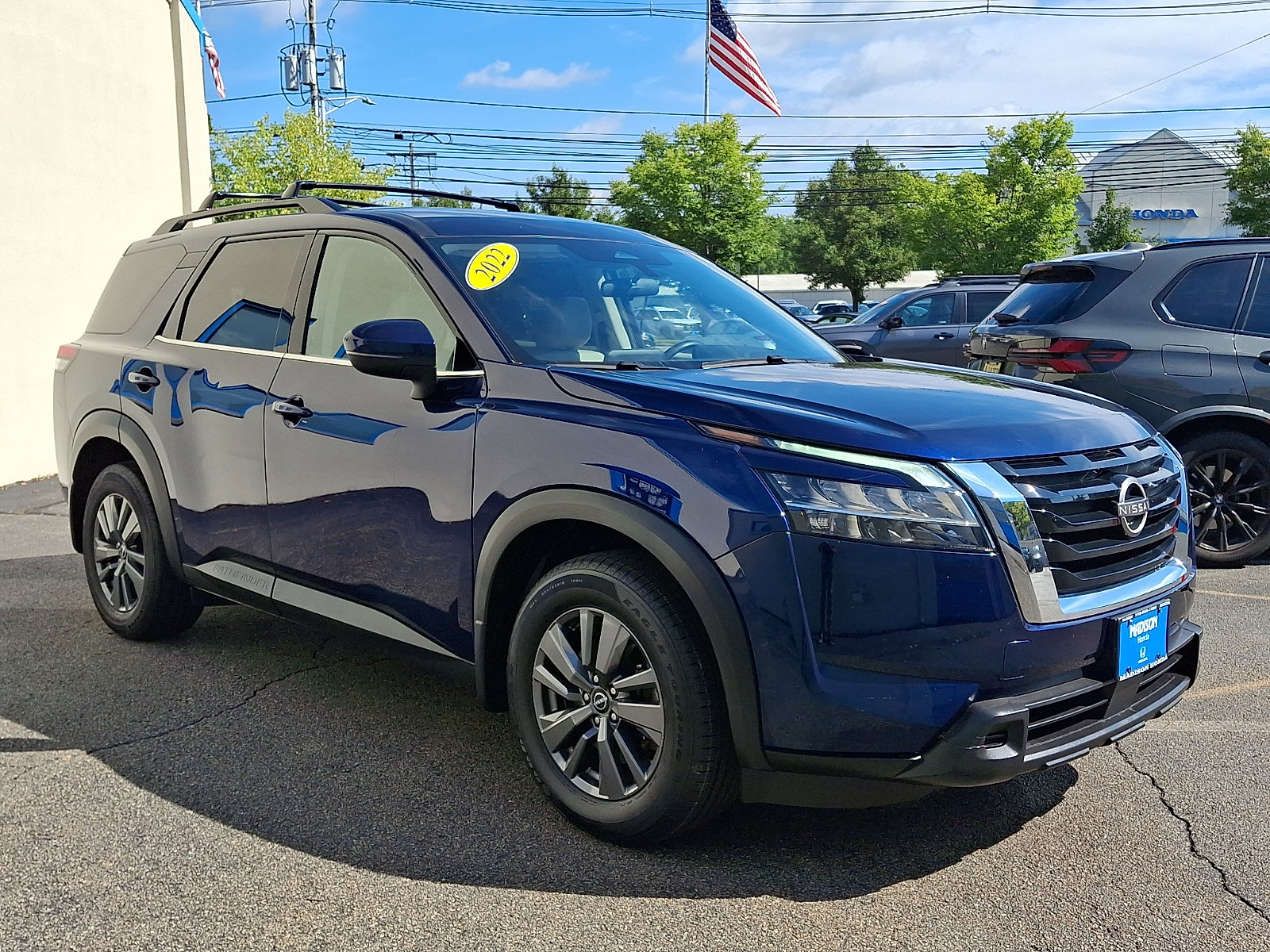 Used 2022 Nissan Pathfinder SV AWD/4WD image 3