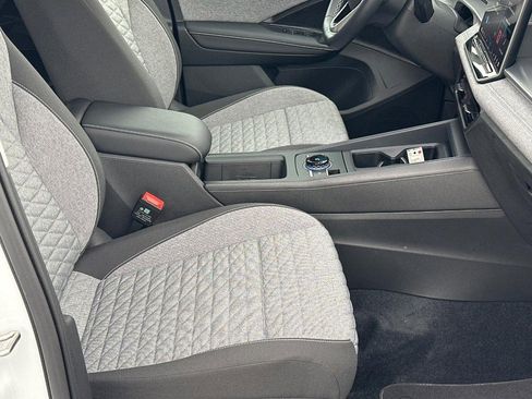 Used 2025 Volkswagen Tiguan S image 17