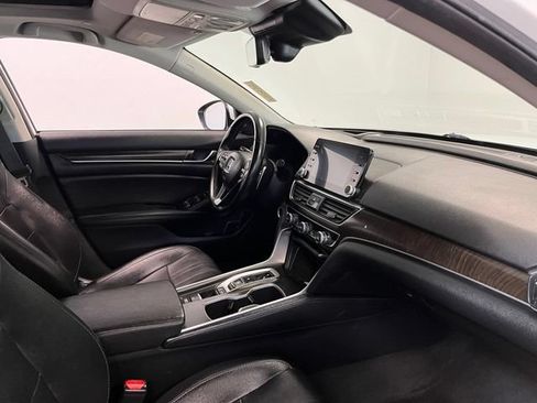 Used 2019 Honda Accord Touring image 11