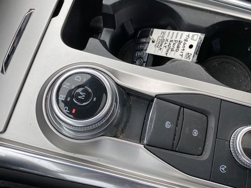 Used 2020 Ford Explorer XLT w/ Equipment Group 202A AWD/4WD image 34