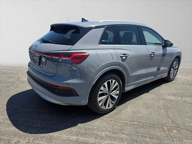 Used 2023 Audi Q4 e-tron Premium Plus w/ Premium Plus RWD image 3