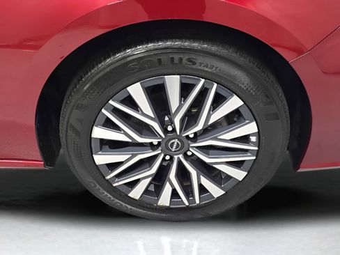 Used 2025 Nissan Altima 2.5 SV FWD image 30
