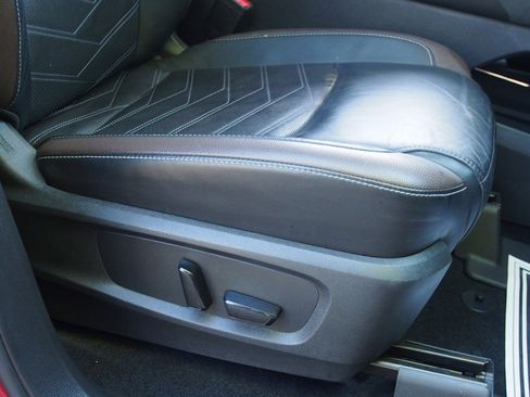 Used 2022 Nissan Pathfinder Platinum w/ Cargo Package FWD image 12
