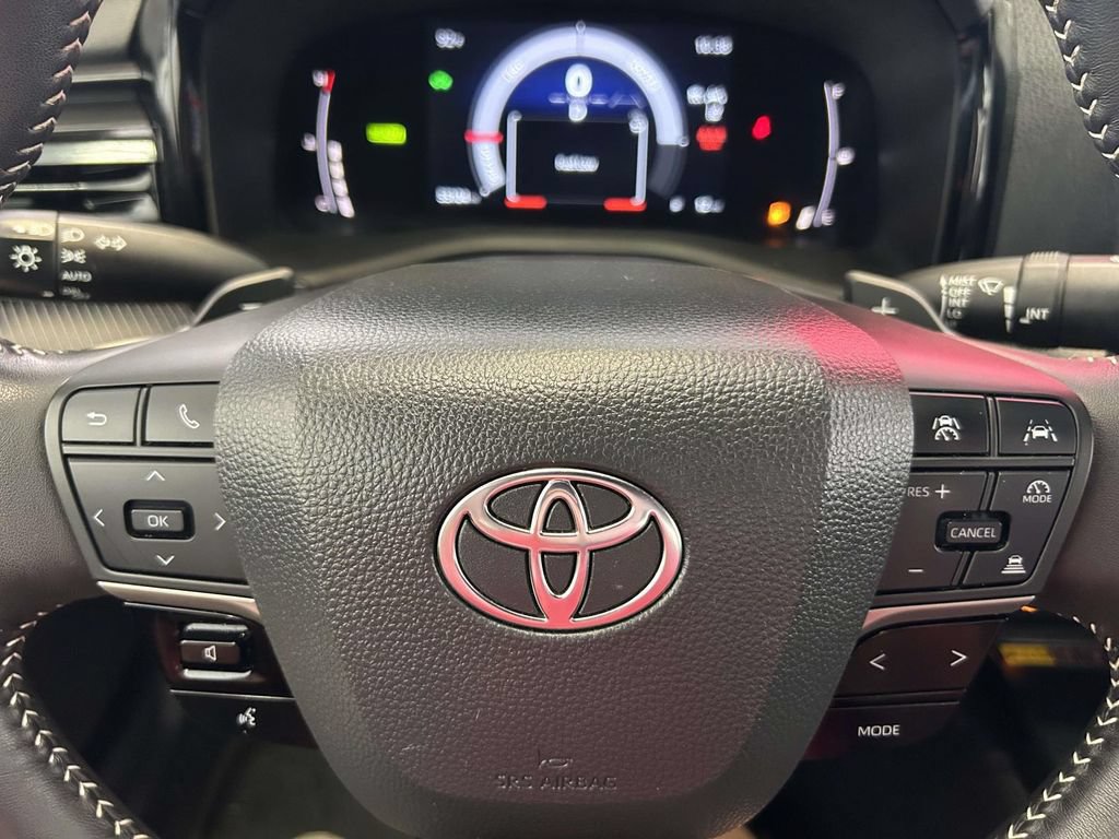Used 2025 Toyota Camry SE FWD image 28