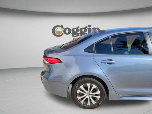 Certified 2022 Toyota Corolla LE FWD image 28