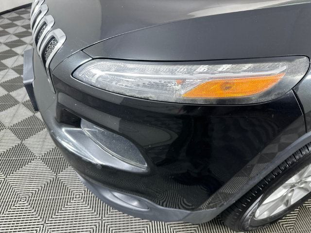 Used 2015 Jeep Cherokee Latitude w/ Cold Weather Group AWD/4WD image 35