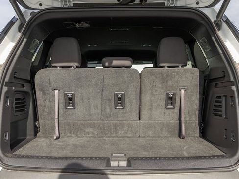 Used 2025 GMC Acadia Elevation image 15