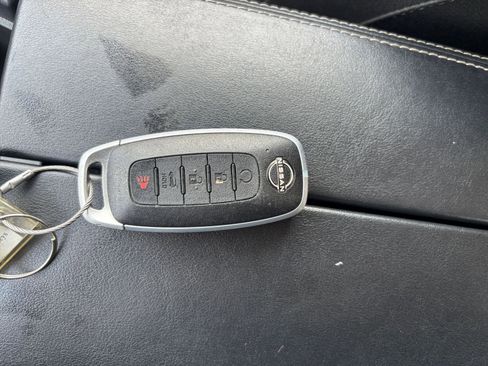 Used 2025 Nissan Rogue SV image 21