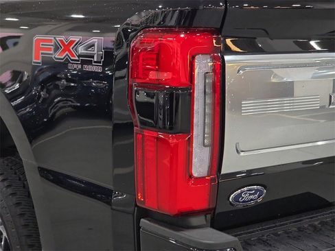 Used 2024 Ford F250 Limited w/ FX4 Off-Road Package image 31