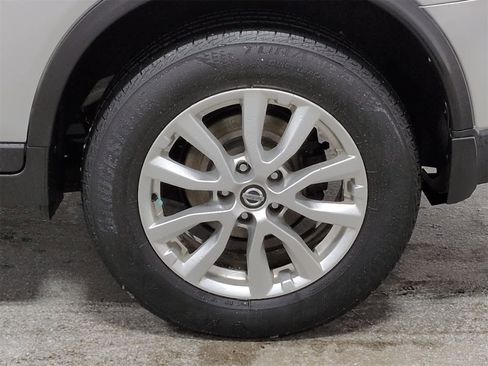 Used 2017 Nissan Rogue SV w/ Sun & Sound Touring Package image 14