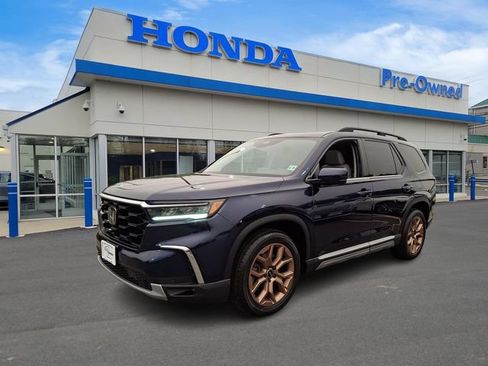 Used 2024 Honda Pilot Touring image 1