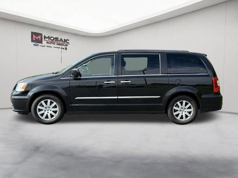Used 2015 Chrysler Town & Country Touring w/ Driver Convenience Group FWD image 5