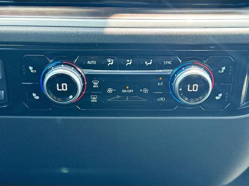 Used 2025 GMC Sierra 1500 SLT AWD/4WD image 17