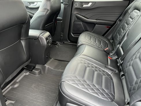 Used 2024 Ford Escape SE w/ PHEV Premium Package image 17