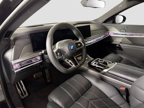 Certified 2023 BMW i7 xDrive60 AWD/4WD image 9