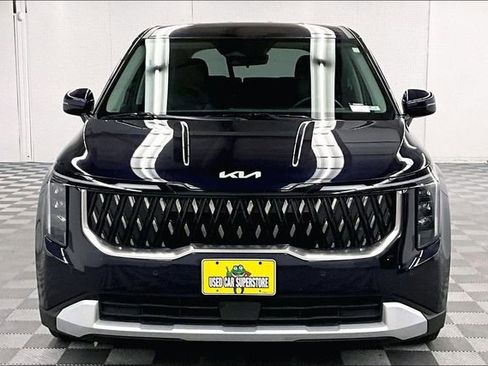 Used 2025 Kia Carnival image 4