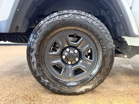 Used 2022 Jeep Gladiator Sport image 28