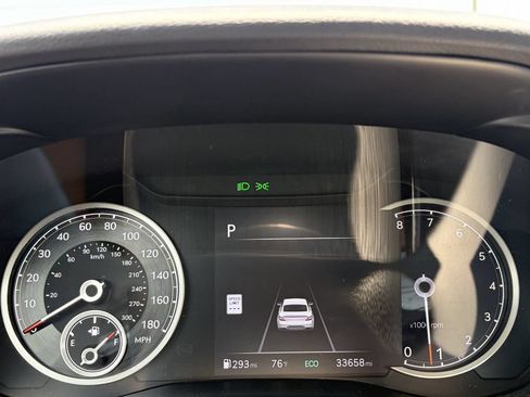 Used 2025 Genesis G70 2.5T AWD/4WD image 9