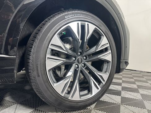 Used 2025 Audi Q8 Premium Plus w/ Premium Plus Package image 8