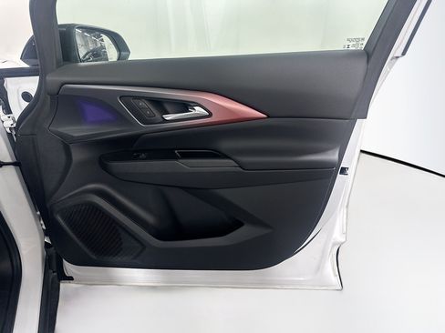 Used 2024 Chevrolet Equinox EV RS FWD image 32