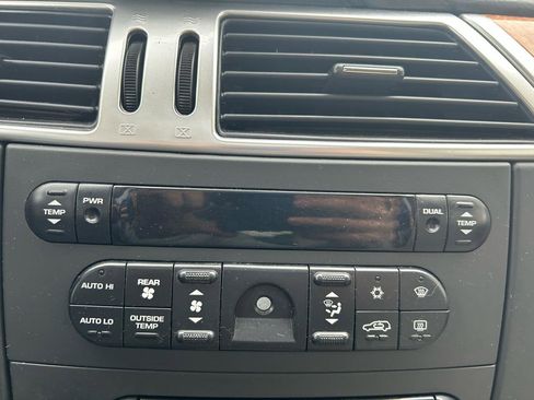 Used 2007 Chrysler Pacifica Limited image 27