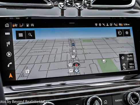 Used 2022 Bentley Bentayga image 49