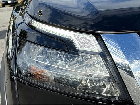 Certified 2024 Nissan Pathfinder SV image 23