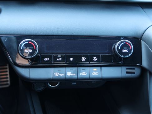 Used 2025 Hyundai Elantra Sport image 25