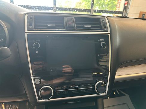 Used 2019 Subaru Outback 2.5i Premium w/ Popular Package #2 AWD/4WD image 11