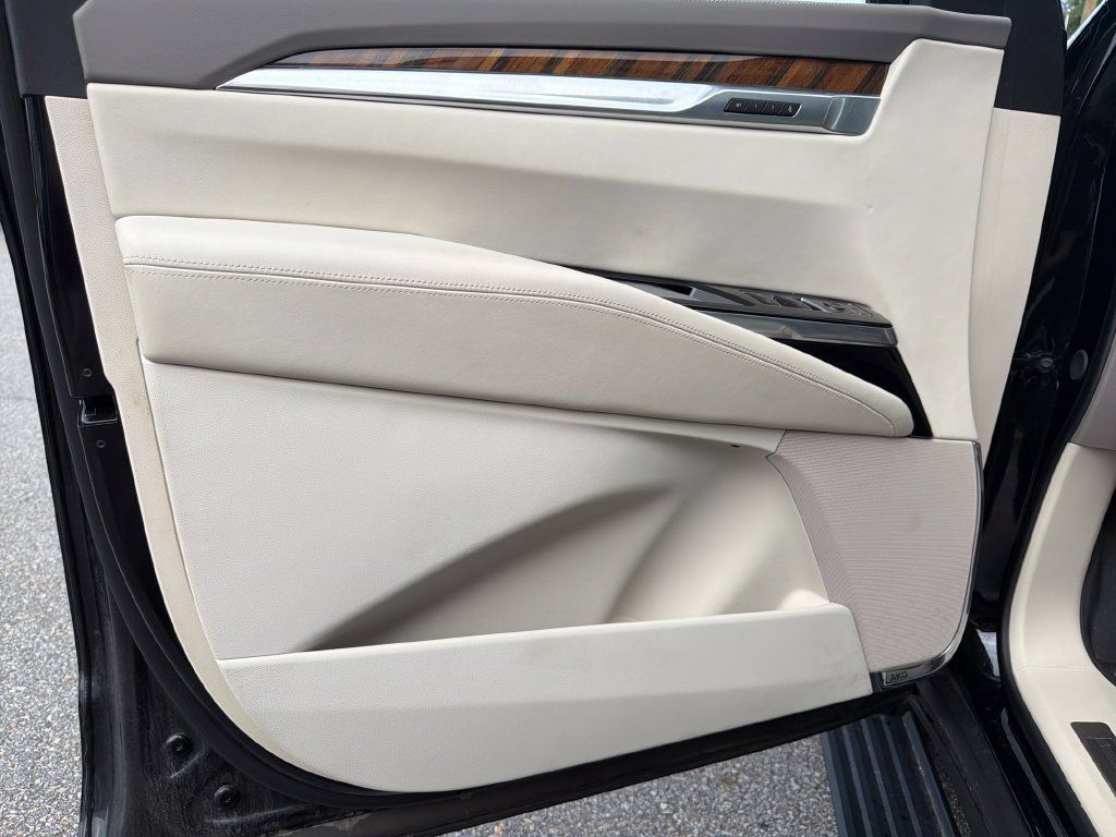 Used 2025 Cadillac Escalade Sport Platinum AWD/4WD image 10
