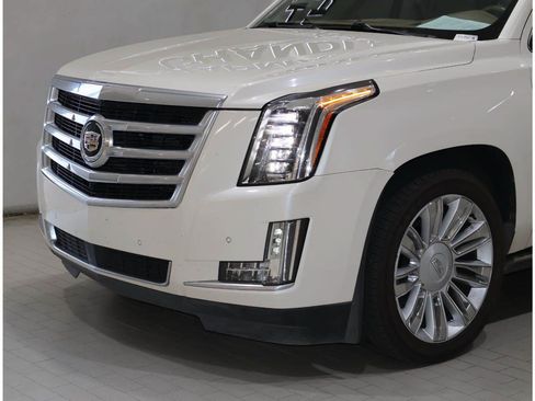 Used 2015 Cadillac Escalade ESV Platinum AWD/4WD image 2