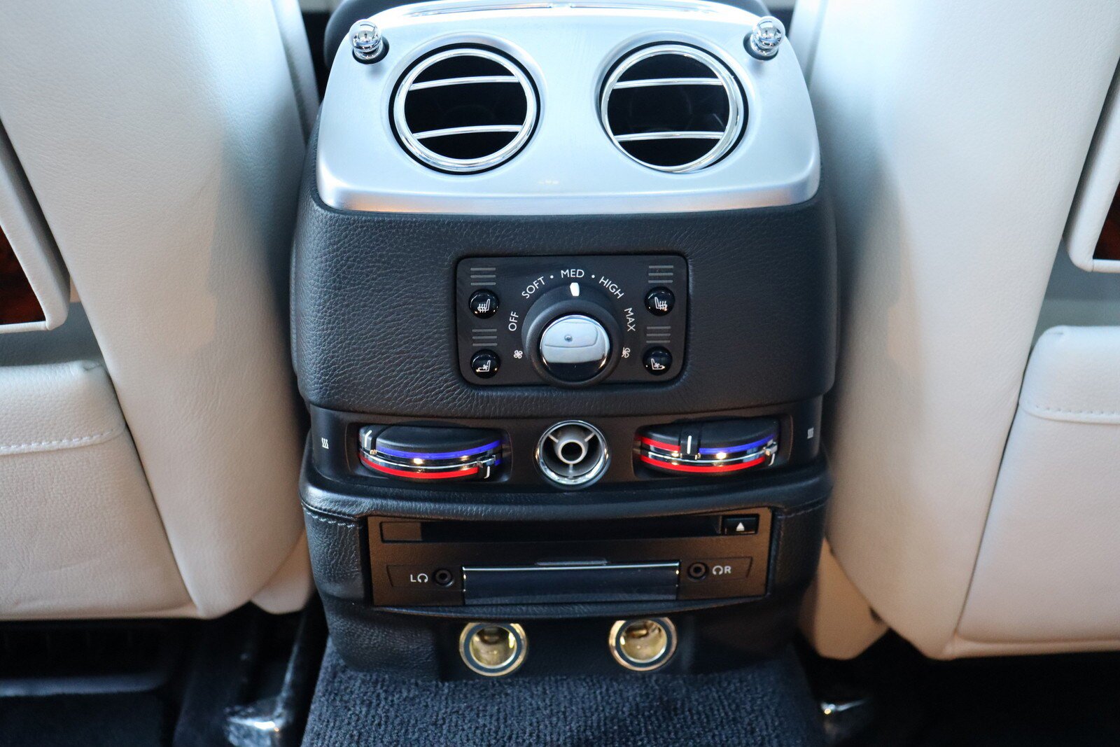 Used 2014 Rolls-Royce Ghost RWD image 34