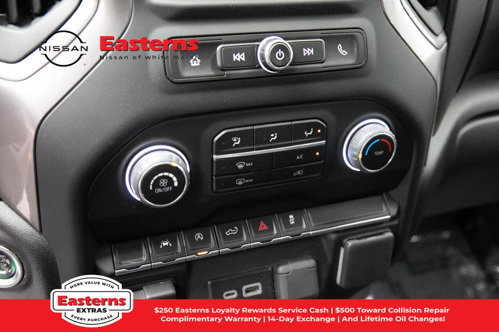 Used 2024 Chevrolet Silverado 1500 Custom w/ Rally Edition AWD/4WD image 18